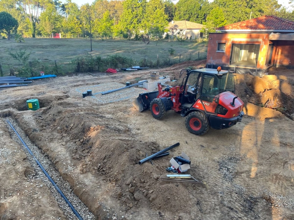 <span>ALK TP</span>Votre entreprise spécialisée en terrassement, assainissement et nivellement